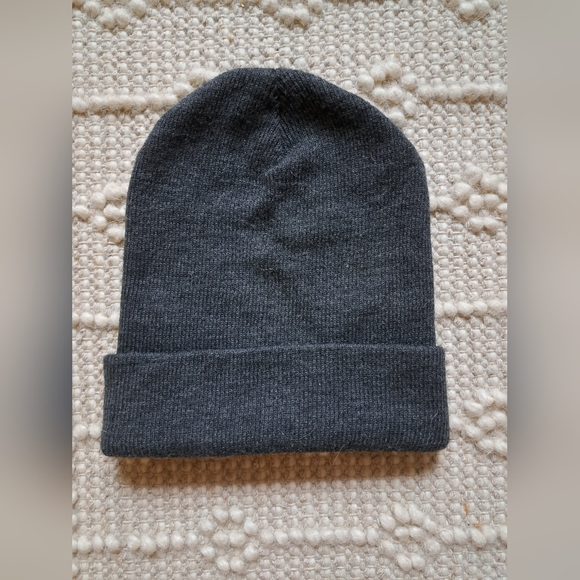 Carhartt Beanie Like New - Picture 2 of 3